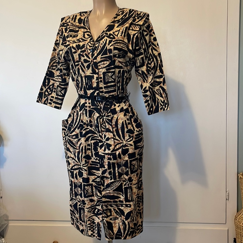 SALLY LOU  Lovely V-neck buttons down w pockets Womens midi DRESS size 8”